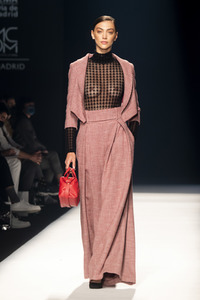 Angel Schlesser Fashion Show auf der 73. Mercedes-Benz Fashion Week Madrid