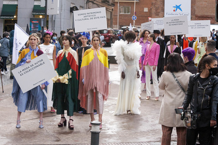 Öffentliche Fashion Show von 10 Designern in Madrid