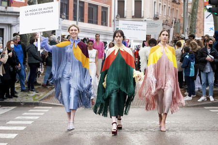 Öffentliche Fashion Show von 10 Designern in Madrid