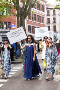 Öffentliche Fashion Show von 10 Designern in Madrid