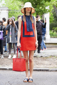 Öffentliche Fashion Show von 10 Designern in Madrid