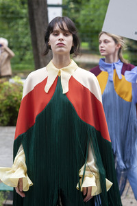 Öffentliche Fashion Show von 10 Designern in Madrid