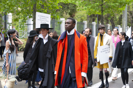 Öffentliche Fashion Show von 10 Designern in Madrid