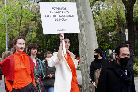Öffentliche Fashion Show von 10 Designern in Madrid