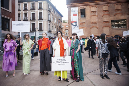 Öffentliche Fashion Show von 10 Designern in Madrid