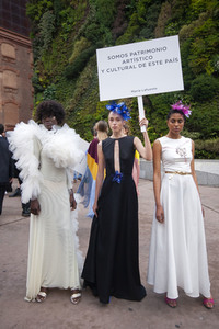 Öffentliche Fashion Show von 10 Designern in Madrid