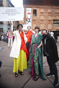 Öffentliche Fashion Show von 10 Designern in Madrid