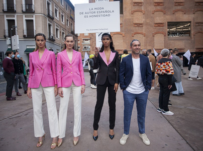 Öffentliche Fashion Show von 10 Designern in Madrid