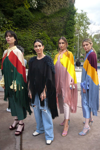 Öffentliche Fashion Show von 10 Designern in Madrid