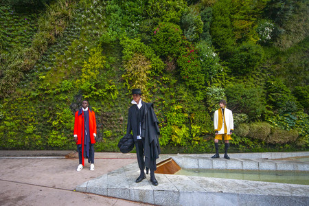 Öffentliche Fashion Show von 10 Designern in Madrid