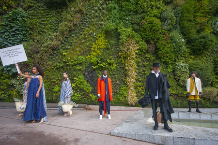 Öffentliche Fashion Show von 10 Designern in Madrid