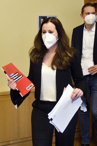 Pressekonferenz zur Wahlprogrammvorstellung der Partei Die Linke in Berlin