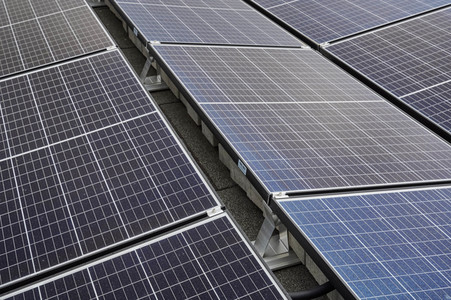 Solaranlagen auf Schuldächern in Berlin