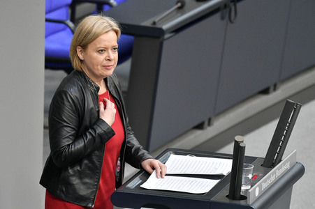 221. Sitzung des Deutschen Bundestages in Berlin