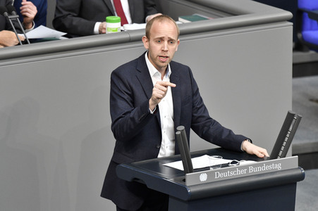 221. Sitzung des Deutschen Bundestages in Berlin