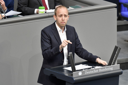 221. Sitzung des Deutschen Bundestages in Berlin