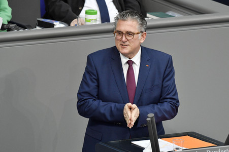 221. Sitzung des Deutschen Bundestages in Berlin