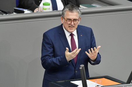 221. Sitzung des Deutschen Bundestages in Berlin