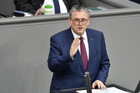 221. Sitzung des Deutschen Bundestages in Berlin