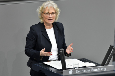 221. Sitzung des Deutschen Bundestages in Berlin