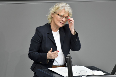 221. Sitzung des Deutschen Bundestages in Berlin