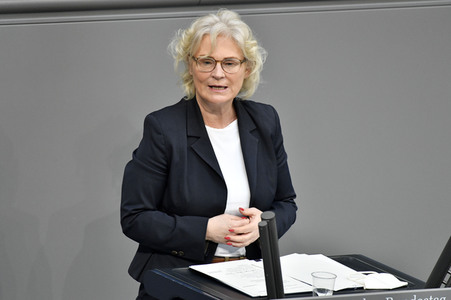 221. Sitzung des Deutschen Bundestages in Berlin