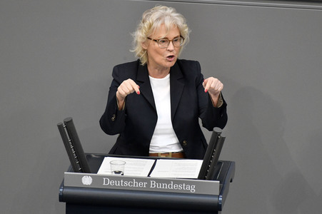 221. Sitzung des Deutschen Bundestages in Berlin