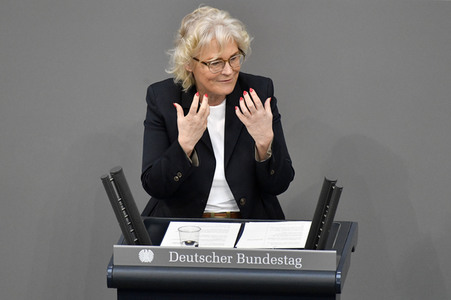 221. Sitzung des Deutschen Bundestages in Berlin