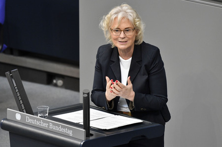 221. Sitzung des Deutschen Bundestages in Berlin