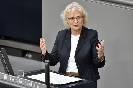 221. Sitzung des Deutschen Bundestages in Berlin