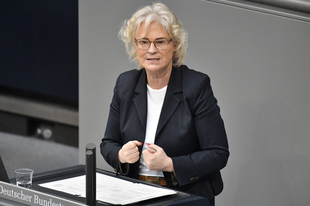 221. Sitzung des Deutschen Bundestages in Berlin