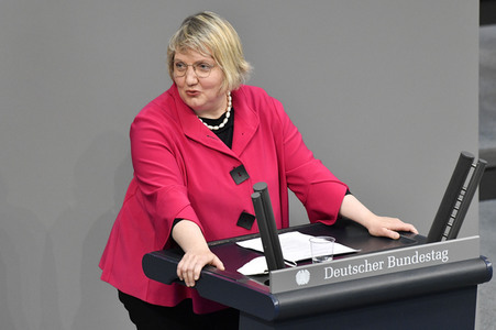 221. Sitzung des Deutschen Bundestages in Berlin