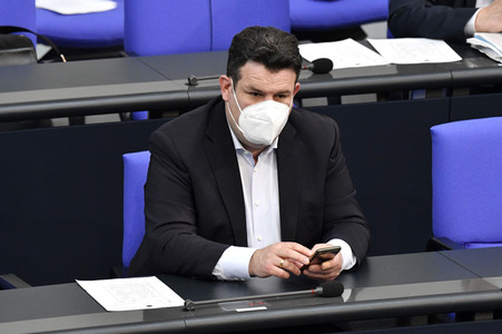 221. Sitzung des Deutschen Bundestages in Berlin