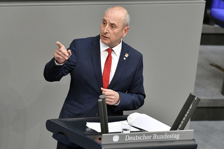 221. Sitzung des Deutschen Bundestages in Berlin