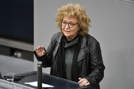 221. Sitzung des Deutschen Bundestages in Berlin