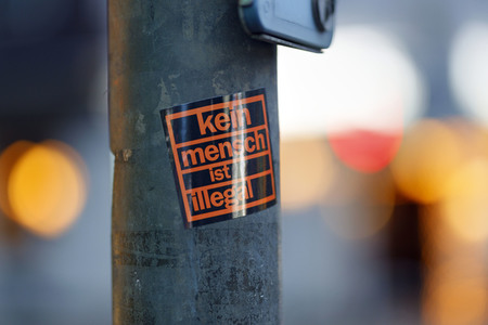 Symbolfoto kein mensch ist illegal