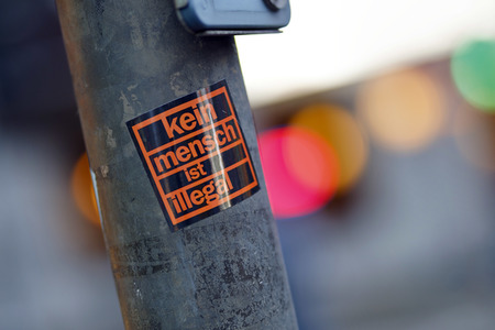 Symbolfoto kein mensch ist illegal