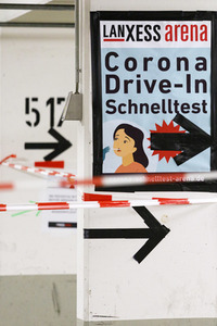 Symbolfoto Coronatest Drive-In