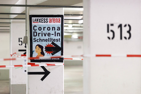 Symbolfoto Coronatest Drive-In