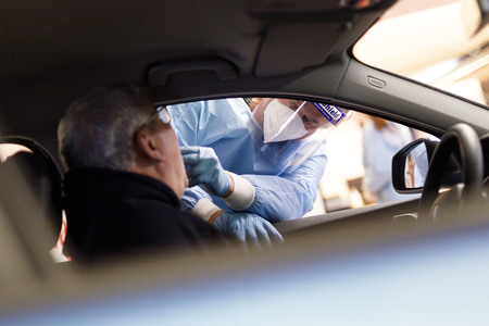 Symbolfoto Coronatest Drive-In