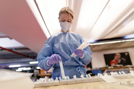 Symbolfoto Coronatest Drive-In