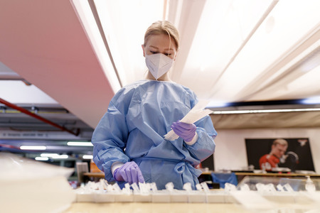 Symbolfoto Coronatest Drive-In