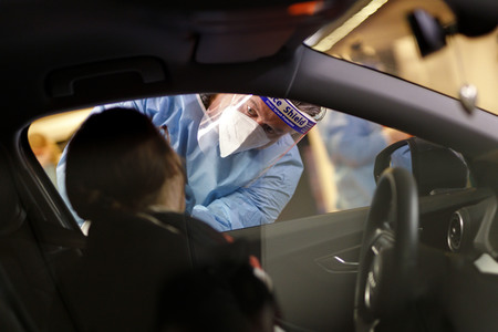 Symbolfoto Coronatest Drive-In