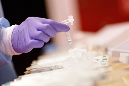 Symbolfoto Coronatest Drive-In