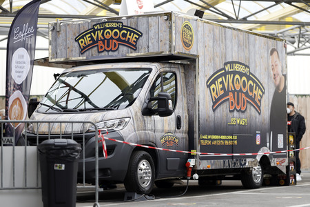 Eröffnung von 'Willi Herren’s Rievkooche Bud' in Köln