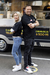 Eröffnung von 'Willi Herren’s Rievkooche Bud' in Köln