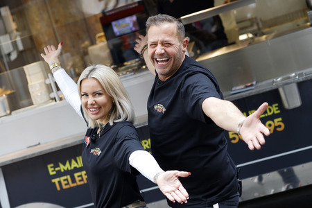 Eröffnung von 'Willi Herren’s Rievkooche Bud' in Köln