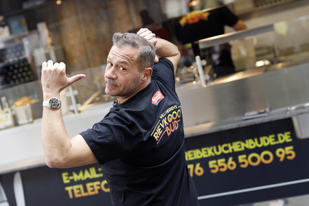 Eröffnung von 'Willi Herren’s Rievkooche Bud' in Köln