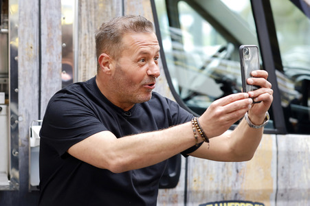 Eröffnung von 'Willi Herren’s Rievkooche Bud' in Köln