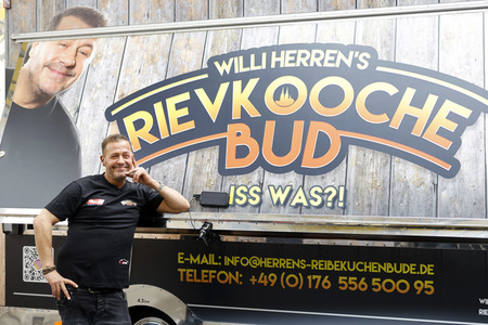 Eröffnung von 'Willi Herren’s Rievkooche Bud' in Köln